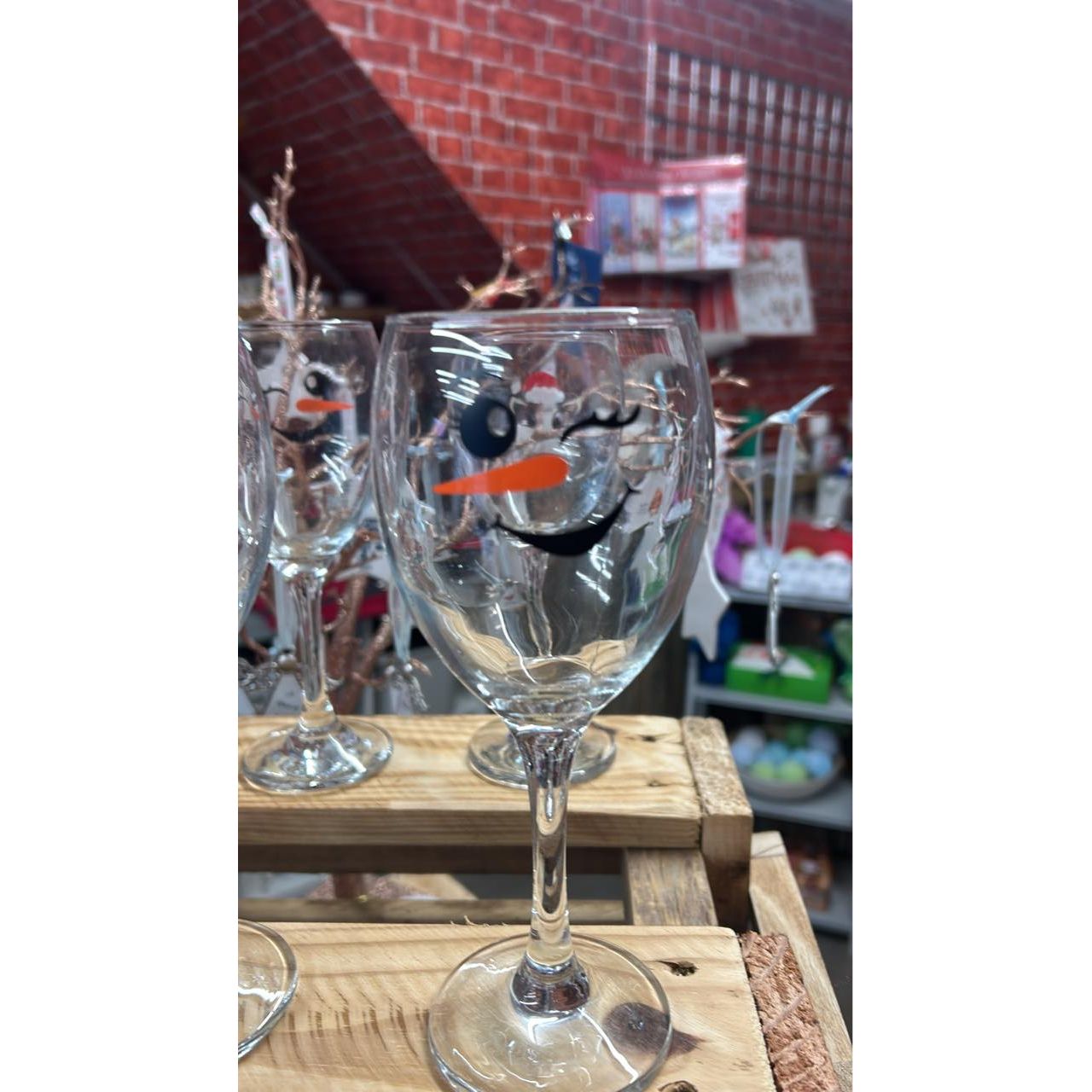 Snowman Design Vinyl Wine Glass – Festive Christmas Drinkware